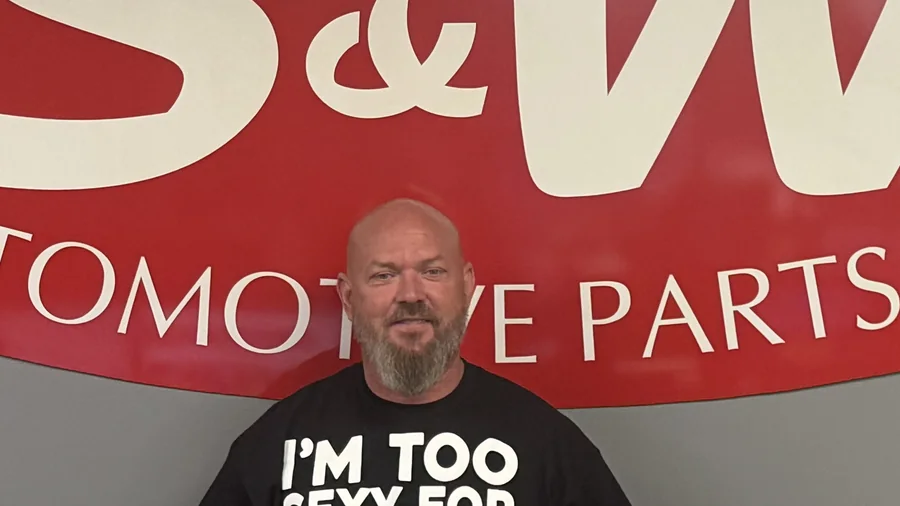 Jason Law, representante de ventas de Servicio Completo