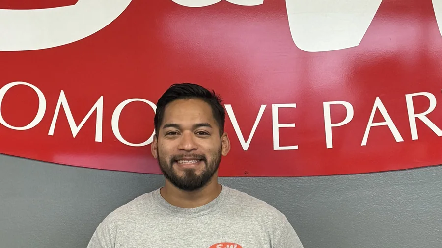 Jordy Alvarado, representante de ventas de Servicio Completo