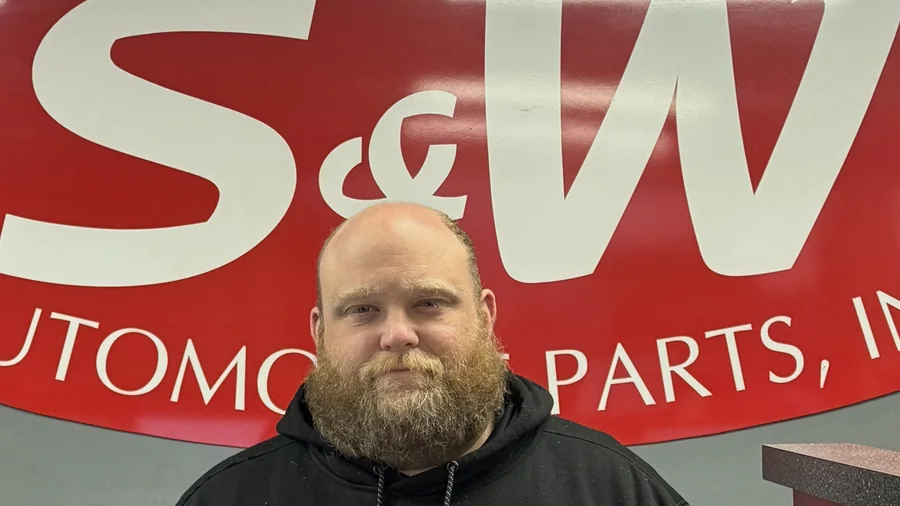 Shane Hall, representante de ventas de Servicio Completo